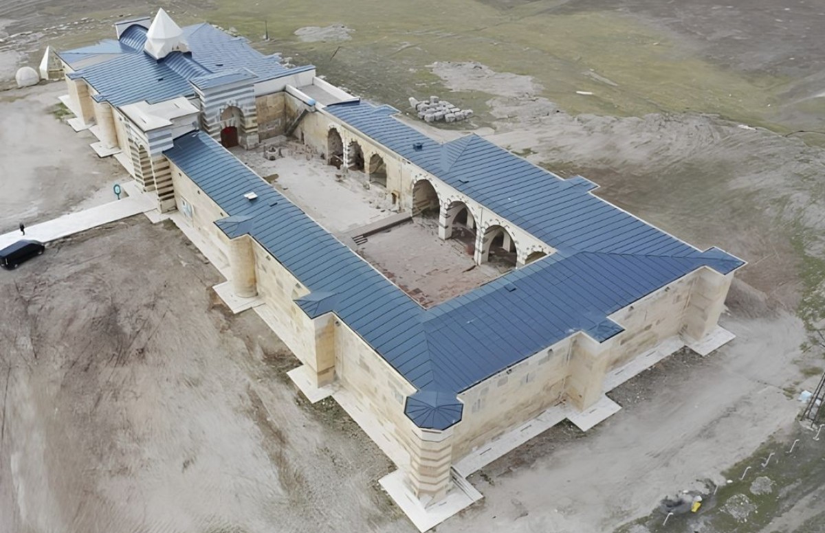 791 yıllık dev Zazadın Han otel oluyor