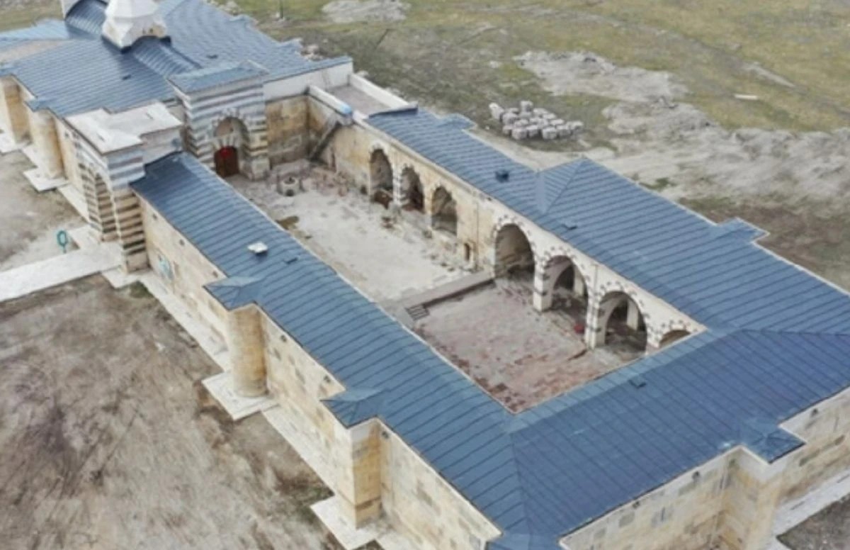 791 yıllık dev Zazadın Han otel oluyor