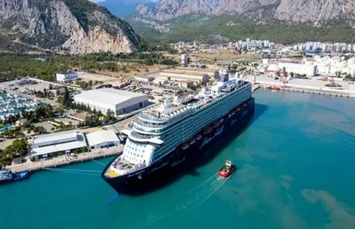 Antalya büyük kruvaziyer gemilerinin rotasına girdi