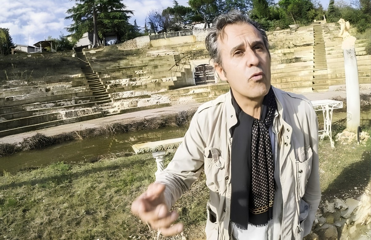 Sahte antik tiyatro inşa etti... Yıllarca turistlerden 40 Euro giriş ücreti aldı