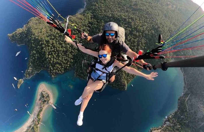 Fethiye’de bayram gökyüzünde yaşandı... Sezon beklentileri de yükseldi