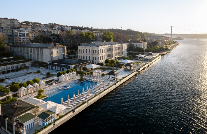 Four Seasons Hotel Bosphorus ve Four Seasons Hotel Sultanahmet, 'Triple Crown' koleksiyonunda