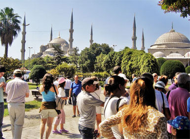 Muhteşem ev sahibinin misafiri artıyor...