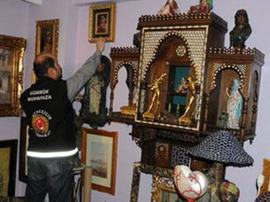 İtalyan avukatın evi, kaçakçılık müzesi gibi...