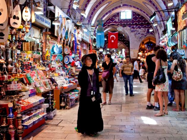 Kapalıçarşı'da turiste şok saldırı