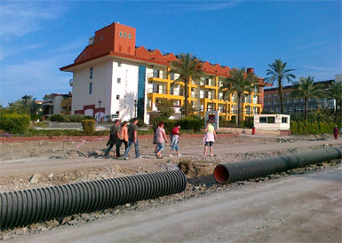 Kemer'de, bitmek bilmeyen yol çilesi...