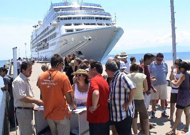 Türkiye'ye denizden turist aktı...