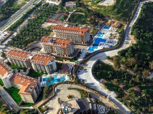 Kuşadası'nın ilk golf oteli açıldı