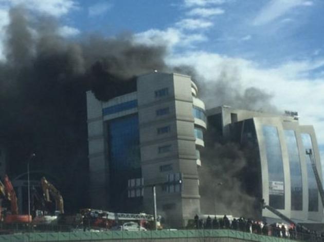 Maltepe'de çok katlı otel yandı