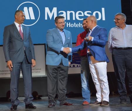 Manesol Hotels'in kültür ve sanata verdiği desteğe ödül