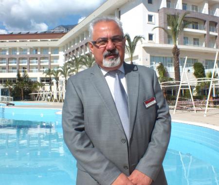 Metin Peltek Kemer Alkoçlar Otel’den ayrıldı