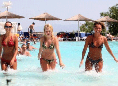 Türkiye´nin bir numaralı sektörü, sanayii de geçen turizm...