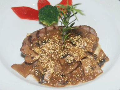 Almira Otel'de, 24 ayar altınlı yemek menüsü...