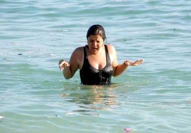 Mavi Bayraklı Kleopatra Plajı'nda, çöpten yüzülmüyor...