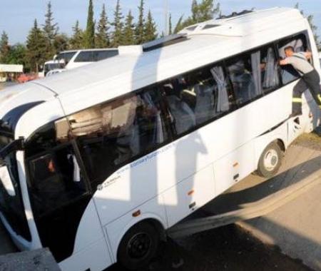 Otel servisi kanala uçtu: 6 yaralı