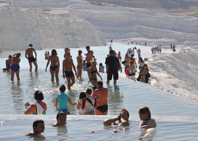 Pamukkale'nin işletmesi TÜRSAB'a verildi