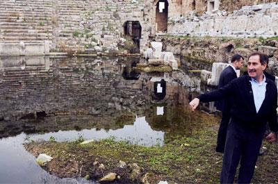 "Perge yakında Efes gibi olacak"...