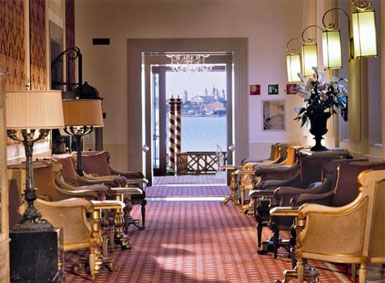 İtalya'nın dünyaca ünlü otelini Türk firma aldı
