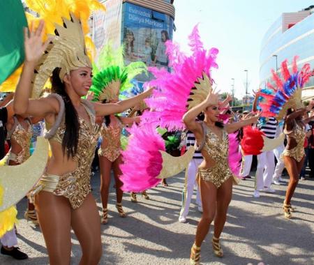 Rio Karnavalı gibi Kiraz Festivali