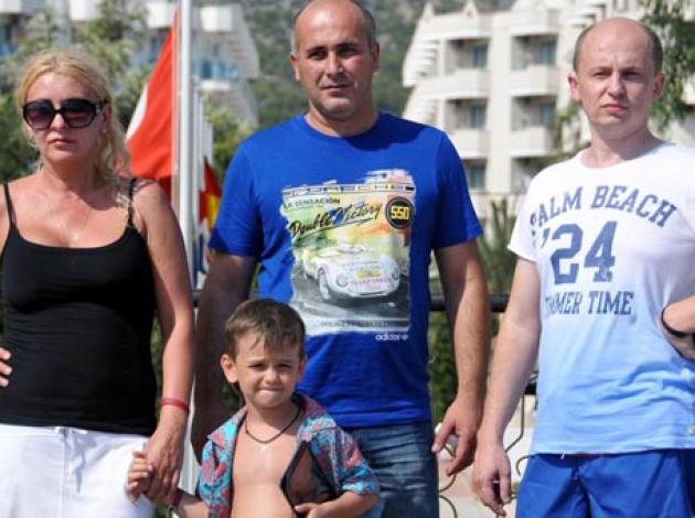 Rus turistler Antalya'da ortada kaldı