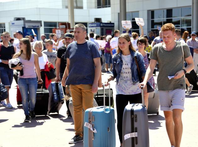 Rus turistlerin Türkiye’ye gitmesi yasaklanmayacak