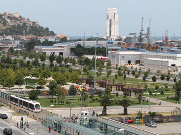 Silüet tartışmaları arasında açılıyor
