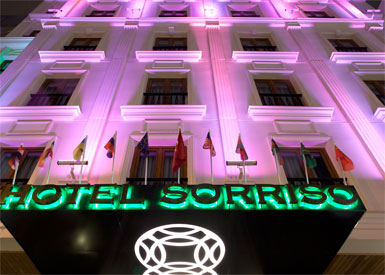 Gülümseyen ve gülümseten otel...