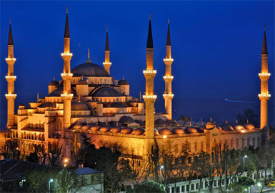 Sultanahmet Camii'nin minaresi kaydı...