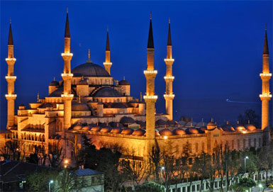 Sultanahmet Camii'nde turistlere pantolon yasağı...