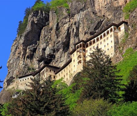 Sümela’ya 200 kiloluk kaya düştü