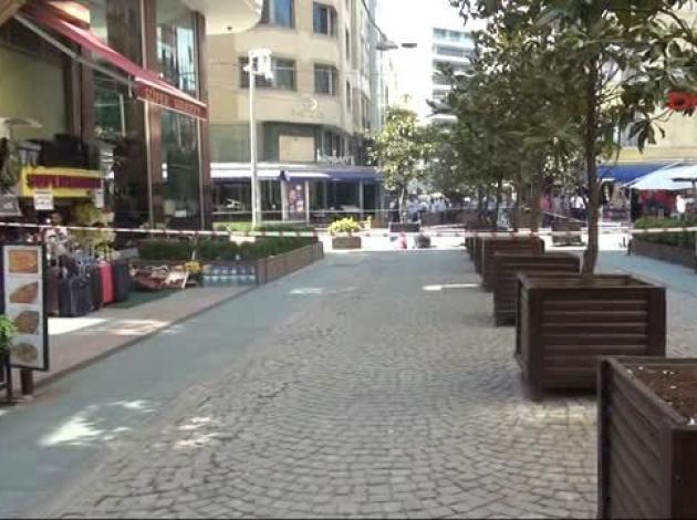 Taksim'de turist yorgun mermiyle yaralandı 