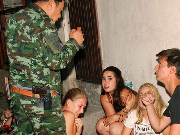 Tayland'ın turistik bölgelerinde bombalı saldırılar