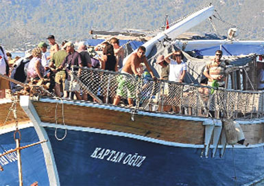 Antalya'da tur teknesi kazası...
