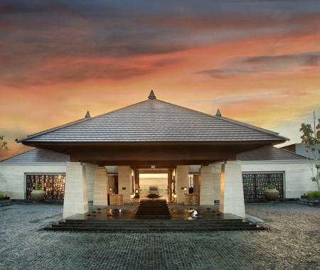 The Ritz-Carlton Bali hizmete girdi