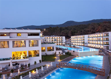 Bodrum'da ruhsatsız otellerin yıkımı durduruldu