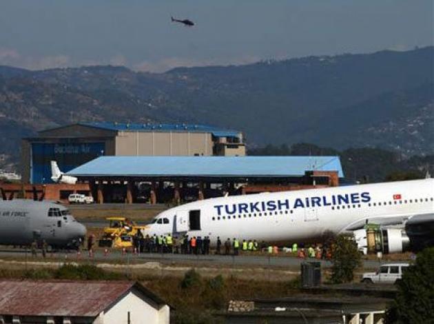 THY uçağı Nepal'de hava ulaşımını felç etti