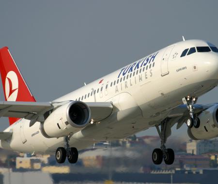 THY uçağı pistten çıktı: Bir yolcu yaralı
