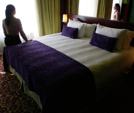 Turistlere temizlik yaptıran otel müdürü tutuklandı