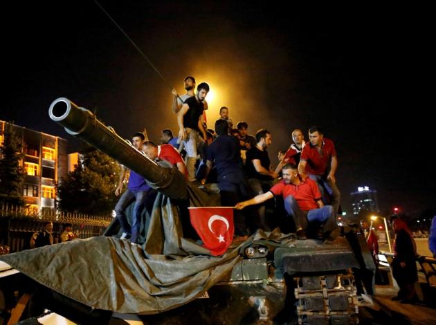 Turizmcilerden darbe girişimine büyük tepki