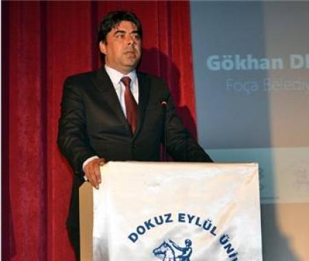 Turizmdeki kriz Foça'da tartışıldı