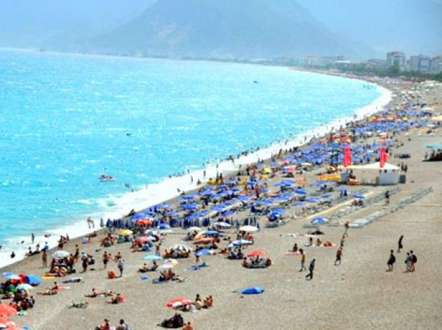Türkiye'ye gelen turistin üçte birini Antalya ağırlıyor