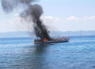 Tur teknesi alev alev yandı...