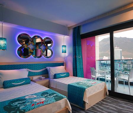 Ünlü mizah dergisi otel açtı 