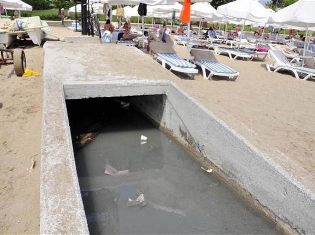 Ünlü turistik beldede kanalizasyon skandalı